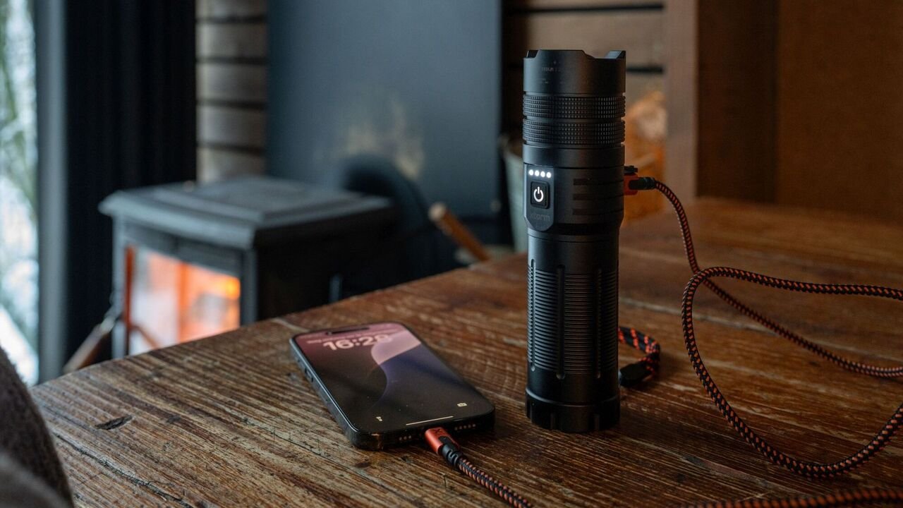 Latarka? Powerbank? A może 2 w 1?