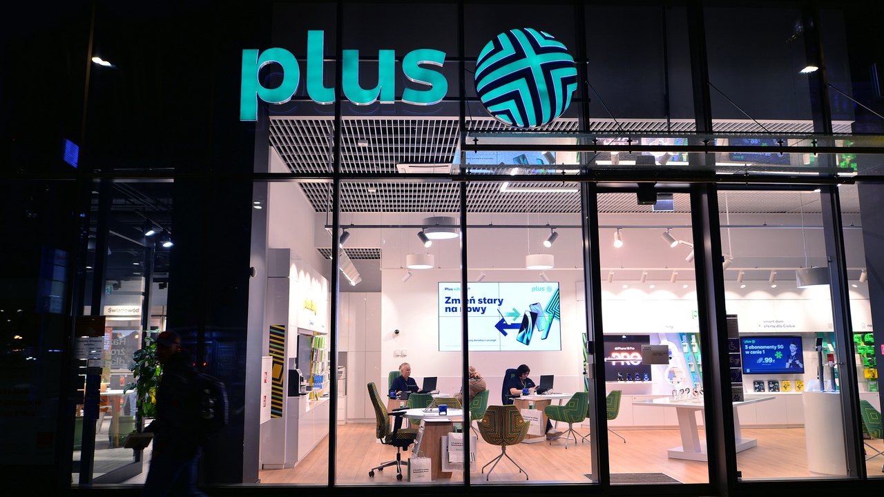 Powiew wiosny w Plusie. Wystartowała promocja na telefon Motoroli i smartwatche Huawei