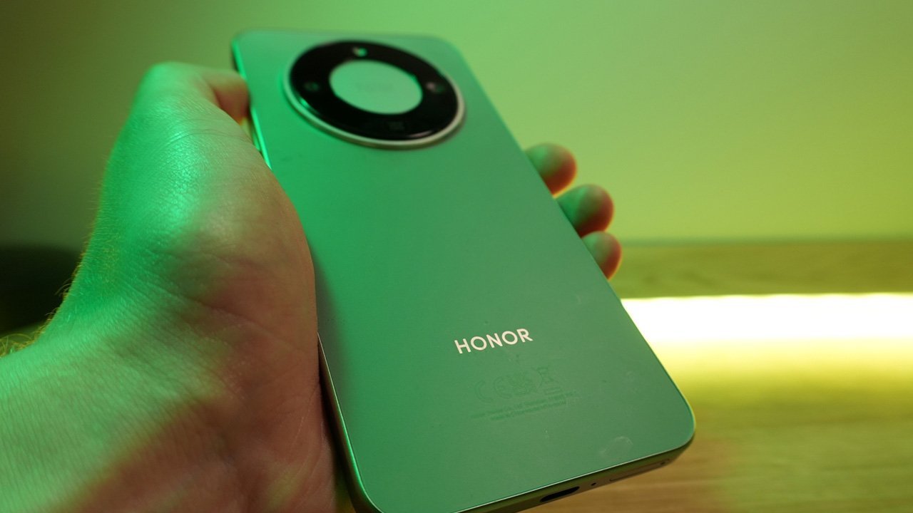 Jaki wytrzymały telefon dla aktywnych? Na przykład ten!