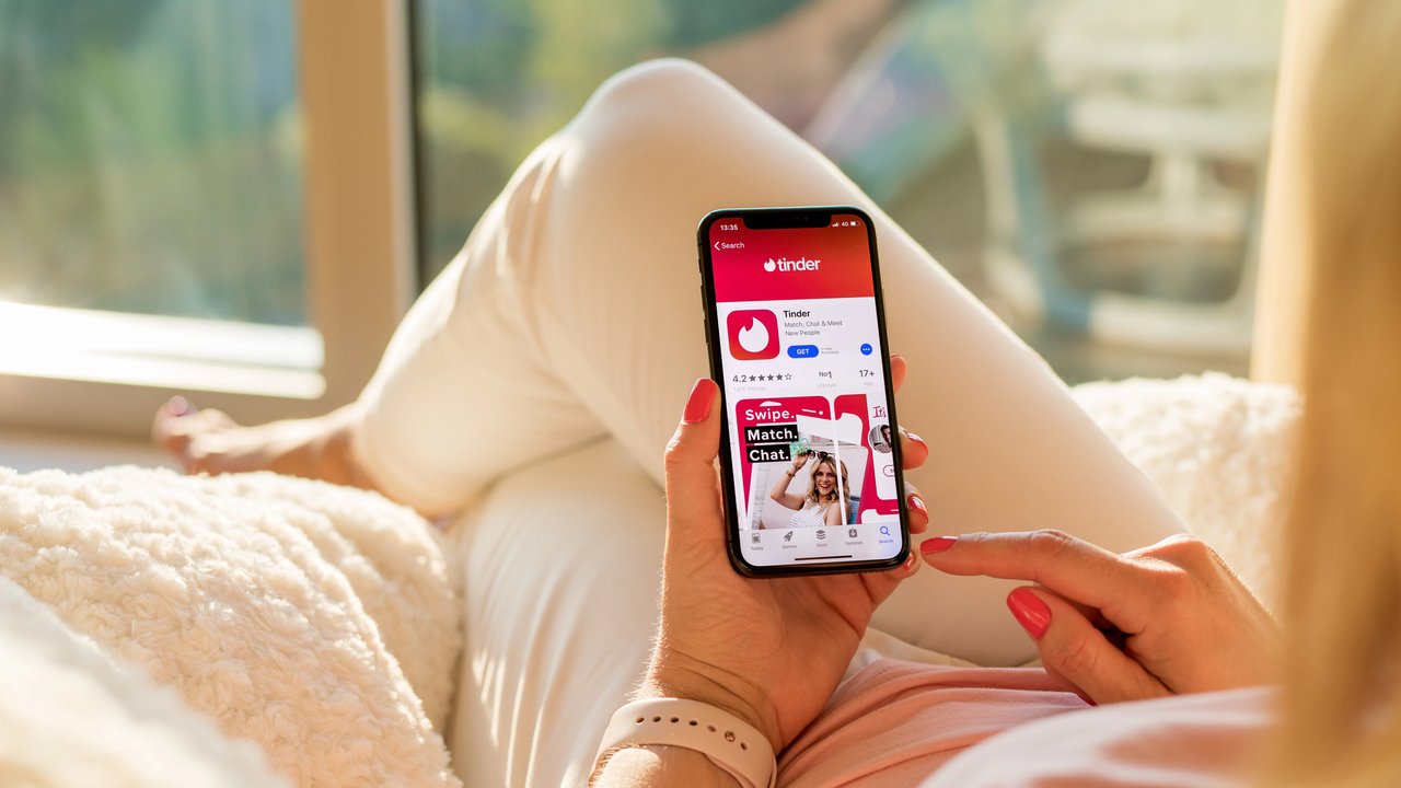 Tinder zapłaci krocie w sprawie o dyskryminację