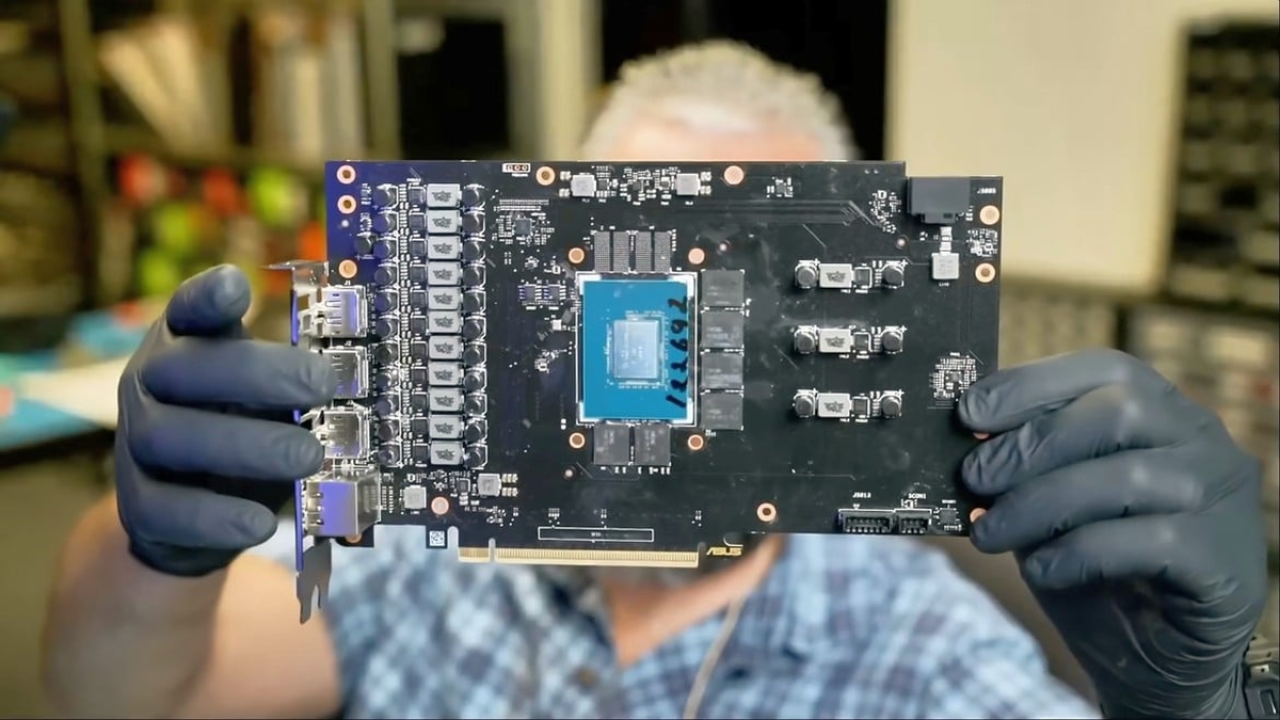 Ciekły metal okazał się zabójcą dla karty GeForce RTX 5070 Ti. Ostrzeżenie