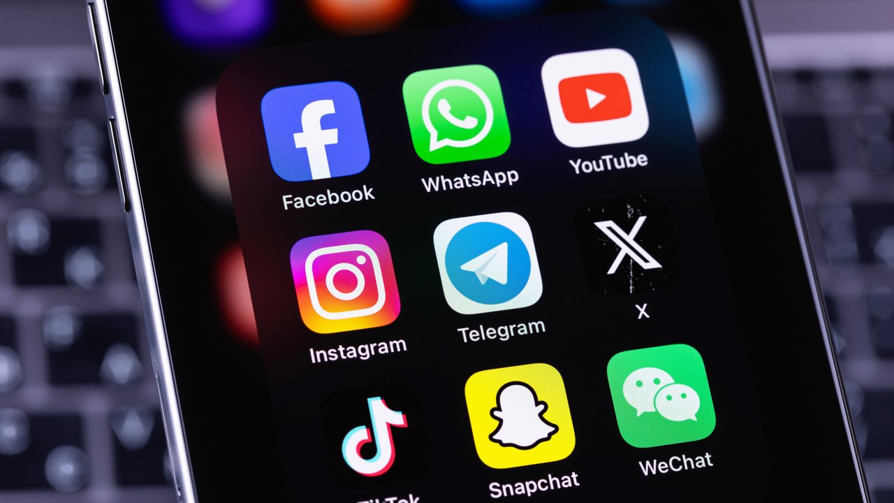 Facebook i Instagram zmieniają się w platformy zakupowe. Nowe funkcje dla twórców