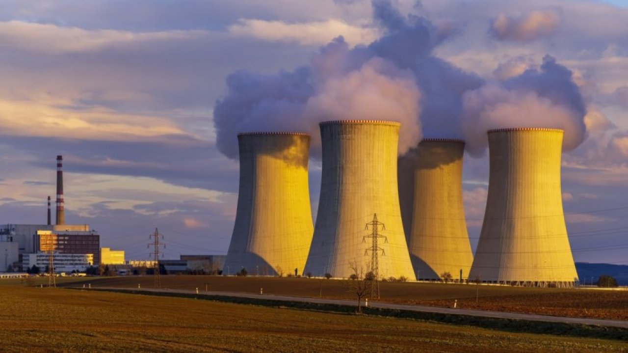 AI napędza rozwój elektrowni jądrowych. Microsoft i Nvidia ogłaszają partnerstwo