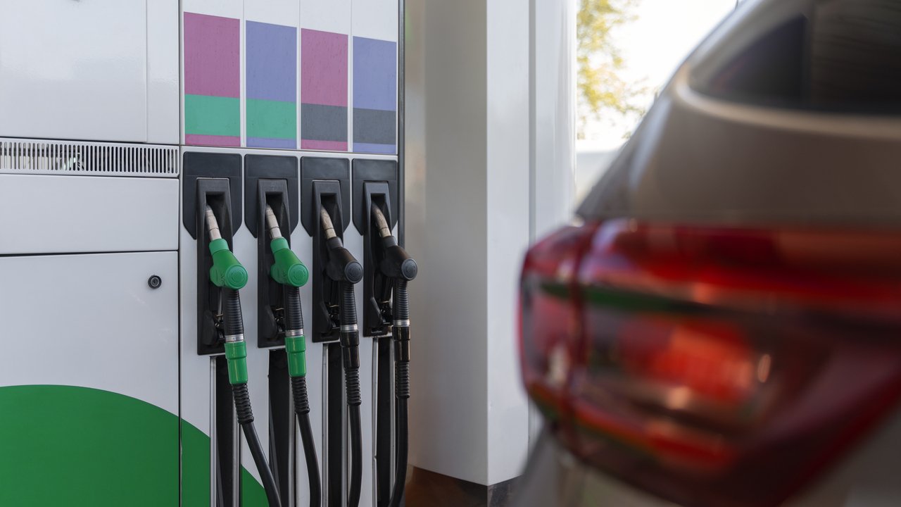 OTOMOTO - Ceny paliw położyły rynek. Czas na elektryki i odwrót od diesla?