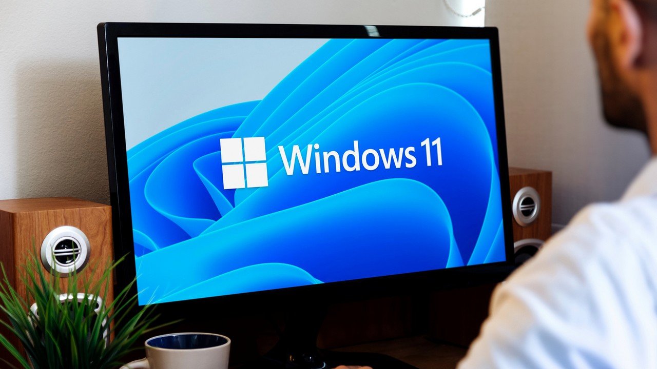 Windows 11 stanie się bardziej jak Windows 10. Reklamy znikną, pasek zadań się zmieni