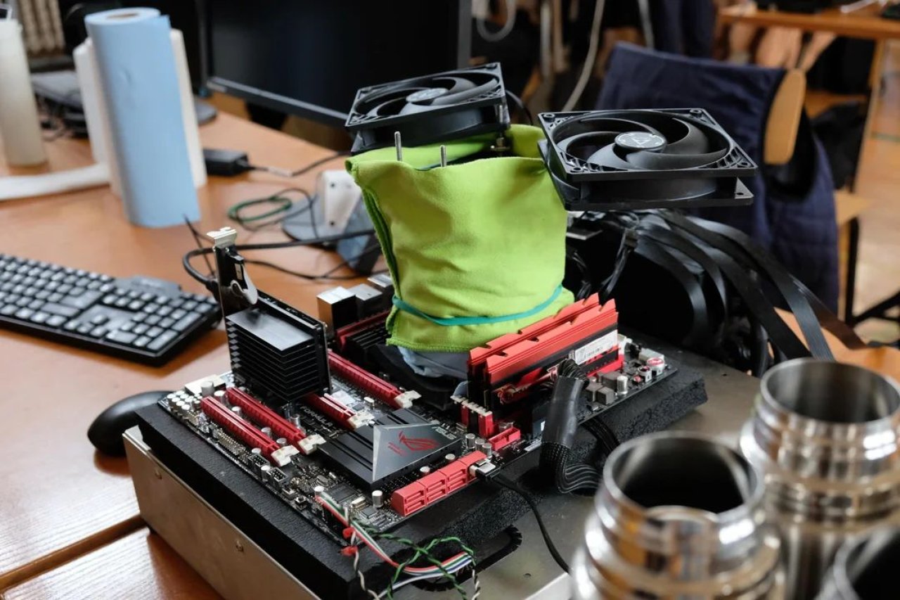 Polska szkoła zmienia lekcje informatyki w turnieje overclockingu. Tak powinno się uczyć!