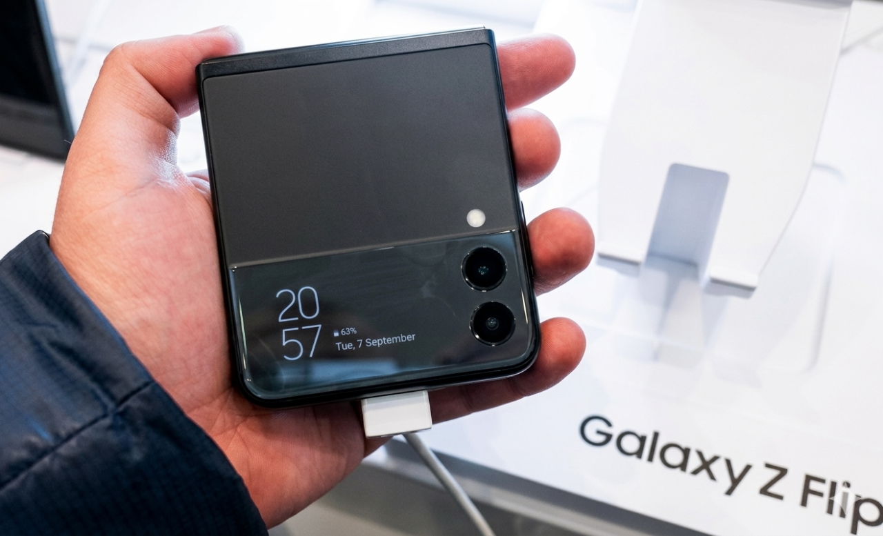 Rendery Galaxy Z Flip8 wyciekły do sieci. telefon Samsunga bez widocznych zmian