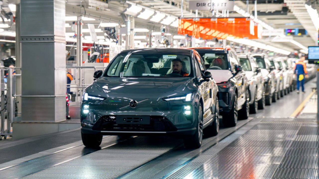 Volvo rozpoczyna produkcję elektrycznego EX60, nowego etapu w skandynawskiej motoryzacji