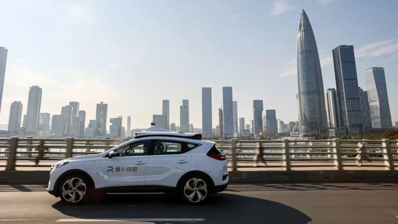 Masowa awaria autonomicznych taksówek. Ponad 100 aut zablokowało ulice