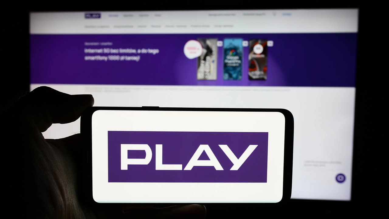 Play rezygnuje z kontrowersyjnej opłaty