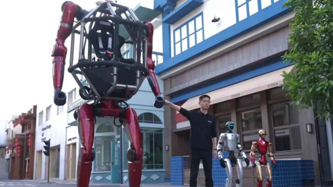 Prawdziwy robot jak boss z gry. Potrafi przebijać ściany i chodzi jak pająk