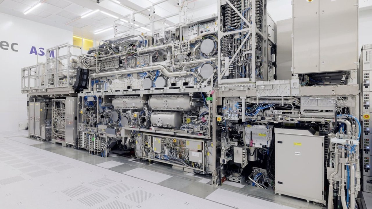Pierwsza maszyna za 400 milionów dolarów zaczyna produkować chipy. ASML chce zmienić świat