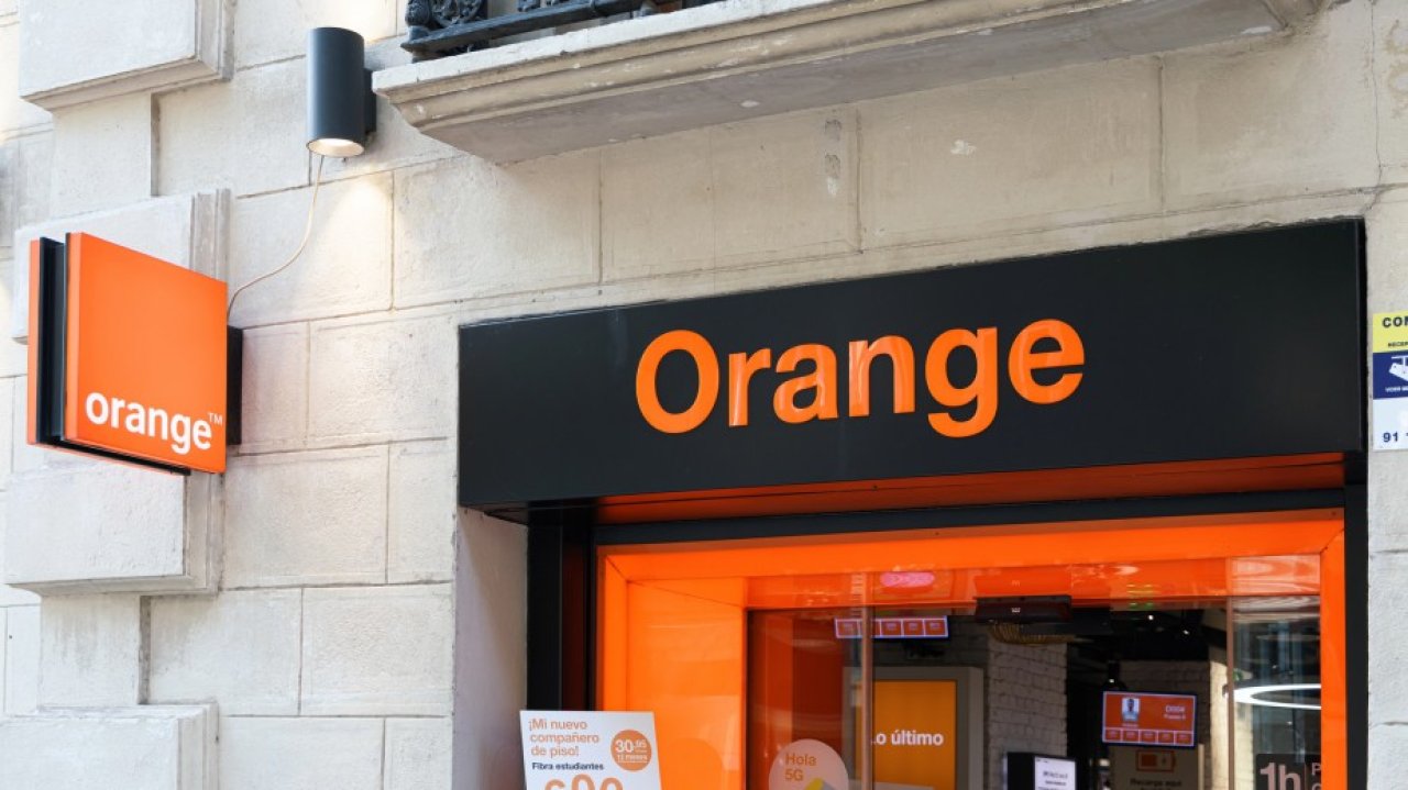 Pracownicy Orange mają dość. AI śledzi ich ruchy i ocenia rozmowy