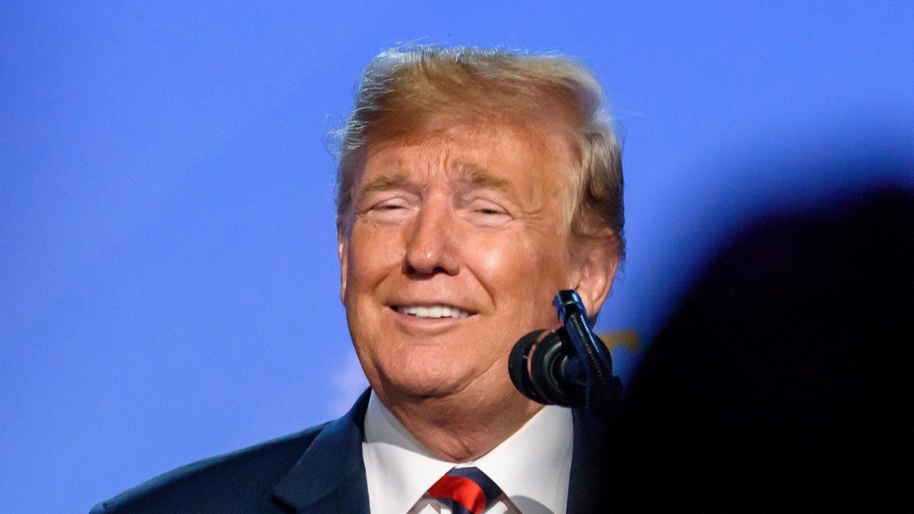 Kontrowersyjna aplikacja Trumpa trafi na rządowe telefony. Dane w zagrożeniu