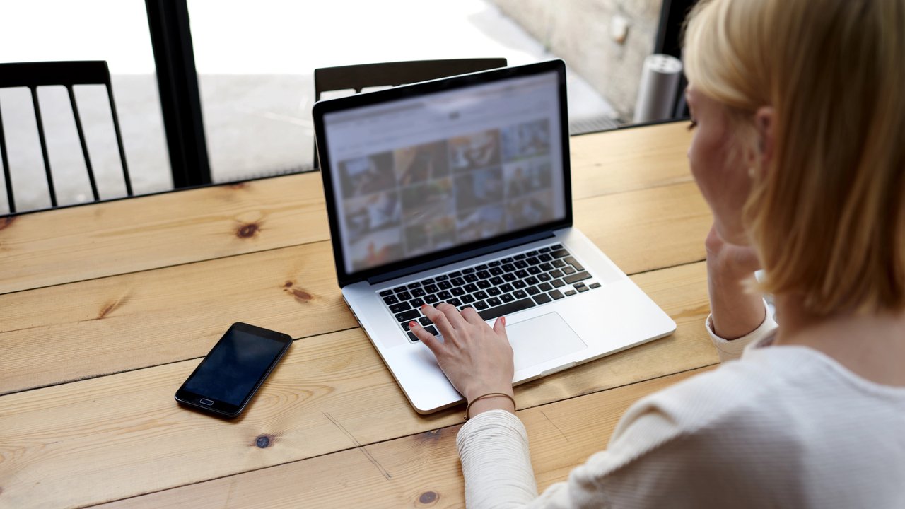 Nowe MacBooki Pro mogą ukrywać ekran przed ciekawskimi