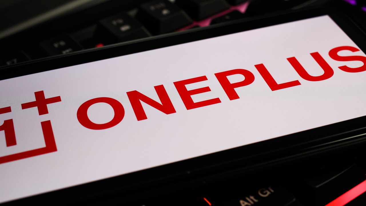 OnePlus 16 może dostać ekran 185 Hz i ogromną baterię. Nowy przeciek ujawnia szczegóły