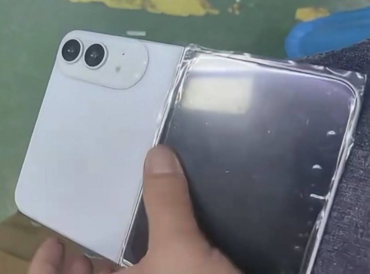 Tylko dwa aparaty w składanym iPhonie? Apple znowu idzie swoją drogą