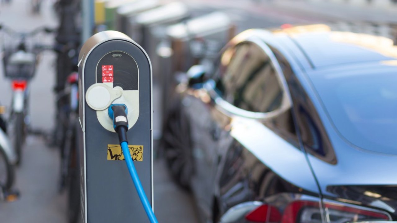 Szef CATL studzi emocje wokół baterii ze stałym elektrolitem. Na przełom w EV jeszcze poczekamy