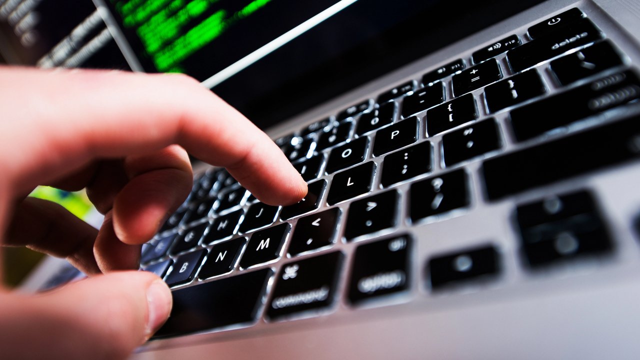 Fałszywe oferty pracy zalewają internet. Oszuści wykorzystują nowe metody wyłudzania pieniędzy