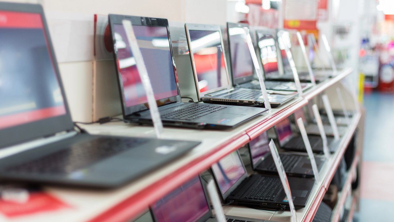 Rynek komputerów wyraźnie zwalnia. Apple jako jedyne zwiększyło sprzedaż