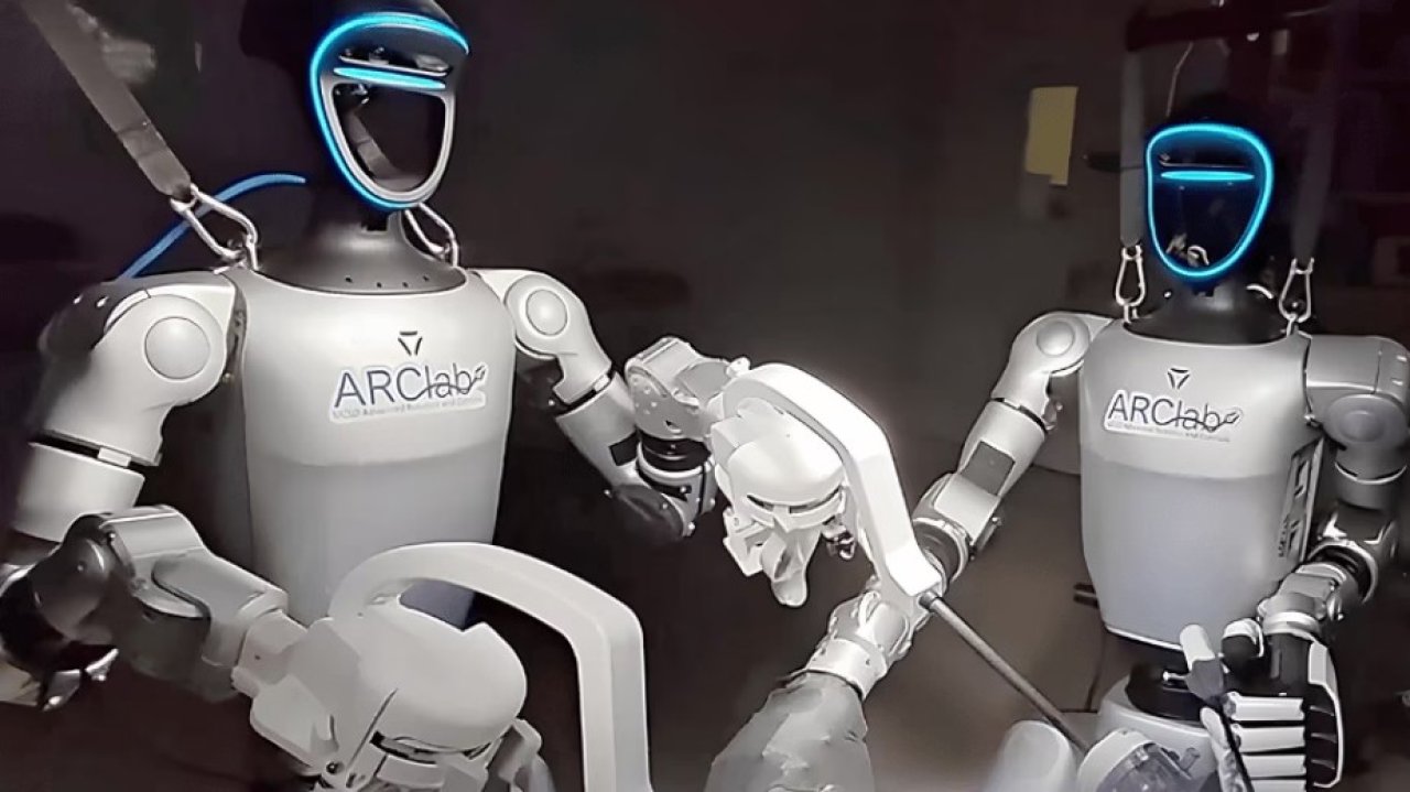 Humanoidalne roboty po raz pierwszy przeprowadziły operację na żywych organizmach