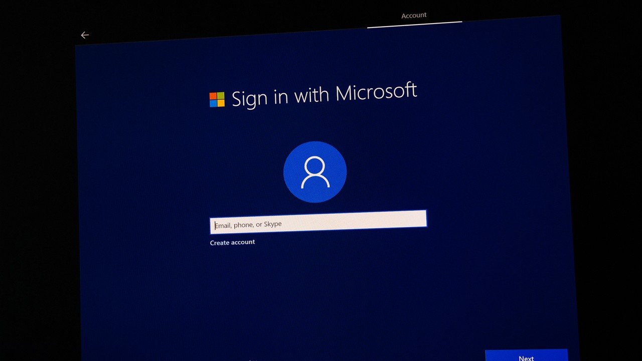 30% komputerów wciąż na Windows 10 - Microsoft musiał ustąpić
