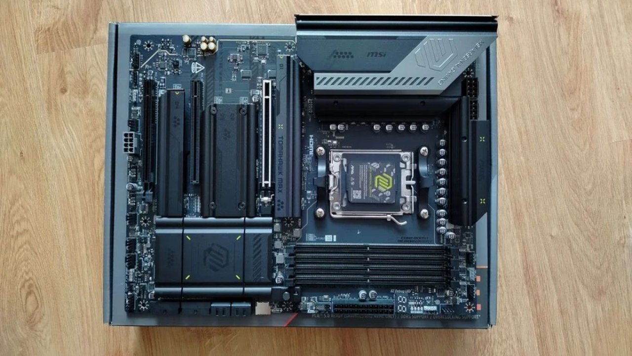 MSI znalazło sposób na wydajniejsze pamięci DDR5. Ten tryb obniża opóźnienia RAM za darmo