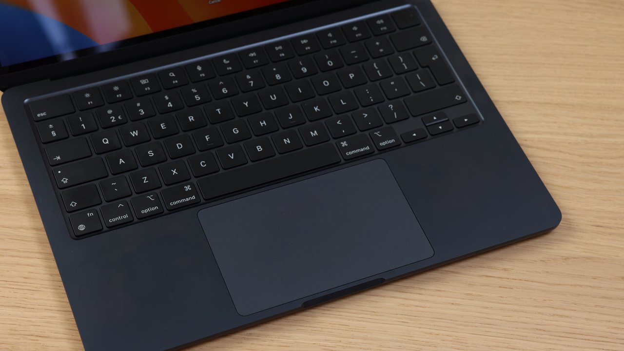 Surface Laptop 8 przegrywa z MacBookiem Air. choćby w aplikacji Microsoft był gorszy