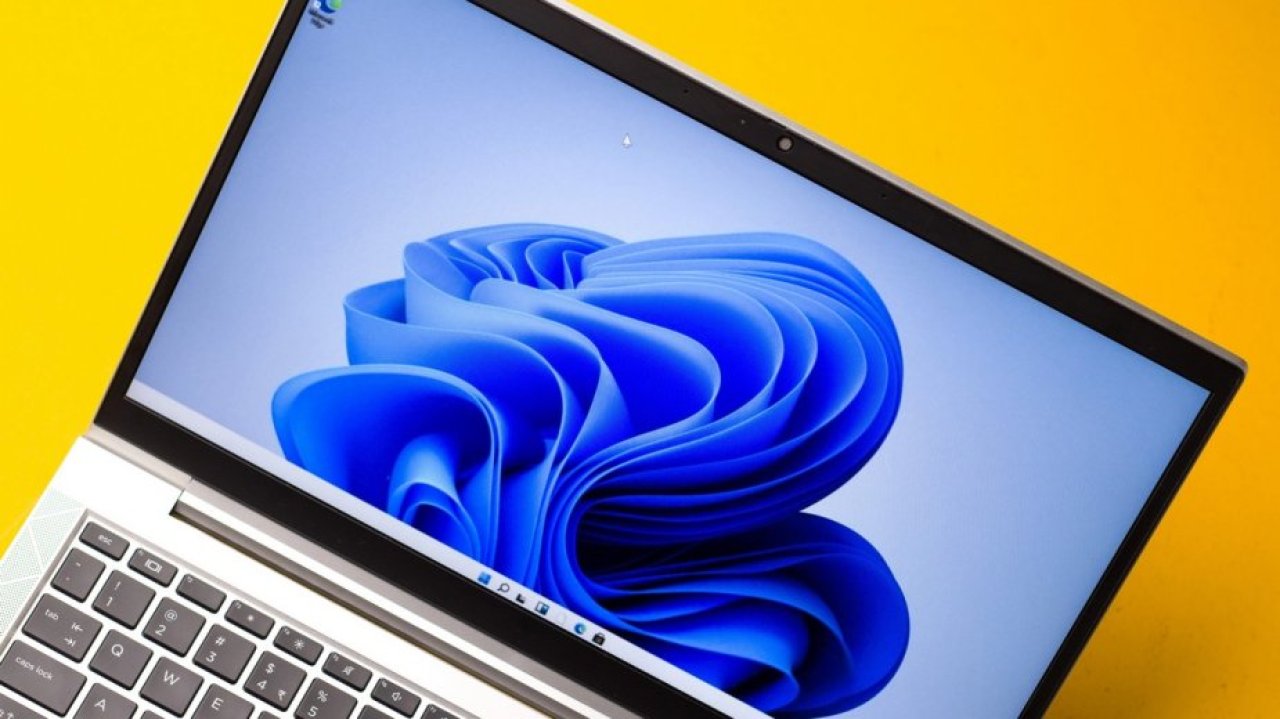 8 GB RAM i działa świetnie. Tani MacBook pokazuje, jak bardzo Windows 11 jest „napompowany”
