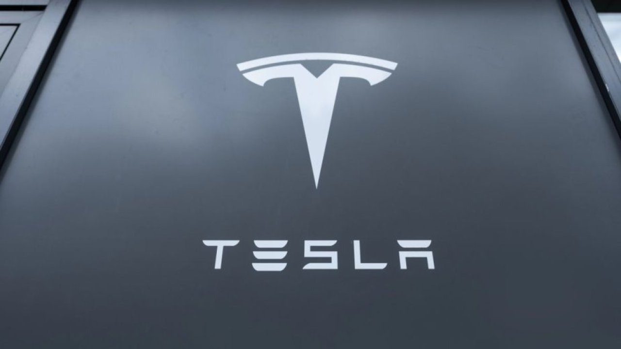 Elon Musk podjął decyzję. Każda nowa Tesla dostanie Starlinka