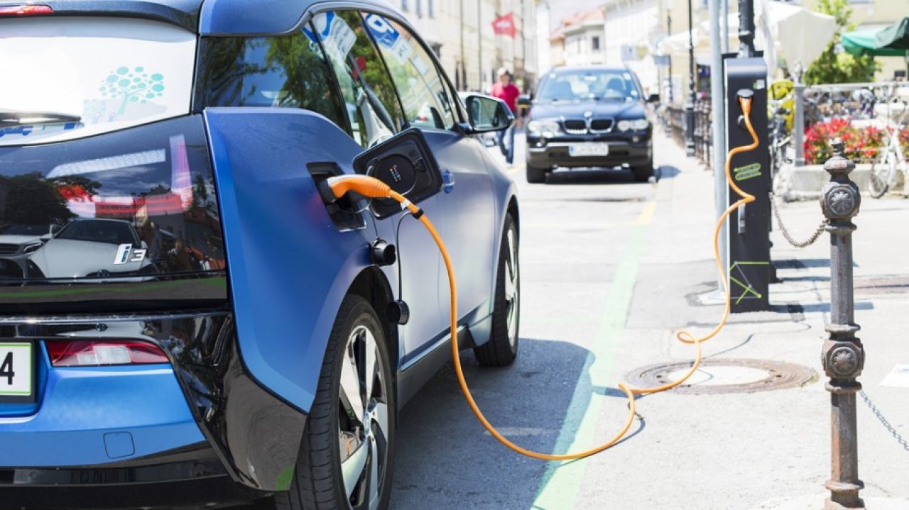 Niemieckie marki tracą Chiny. Mercedes, BMW i Volkswagen nie nadążają za Xiaomi i Nio