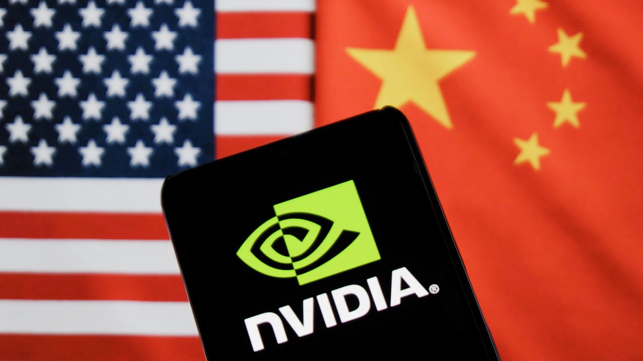 USA dokręcą śrubę Chinom. Trump chce ograniczyć dostęp do serwerów AI