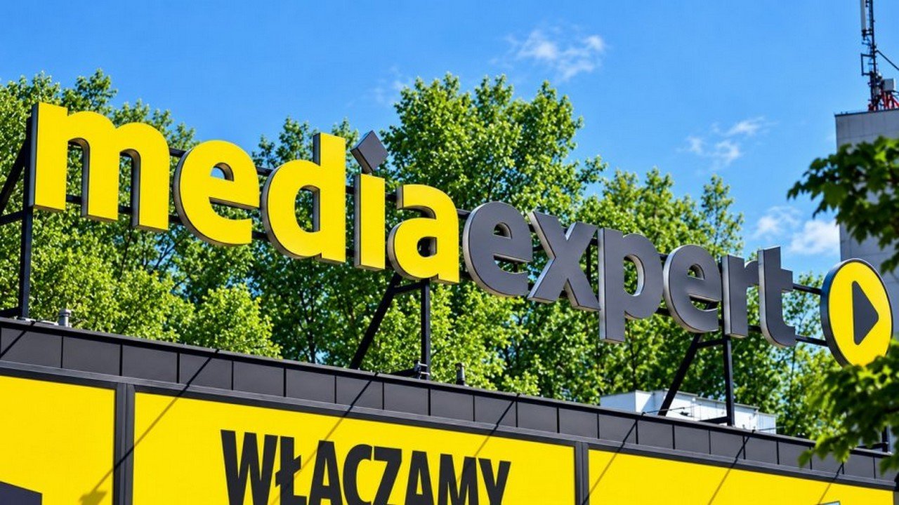 Media Expert zabija klina niedowiarkom. Dobry laptop za ułamek najniższej krajowej
