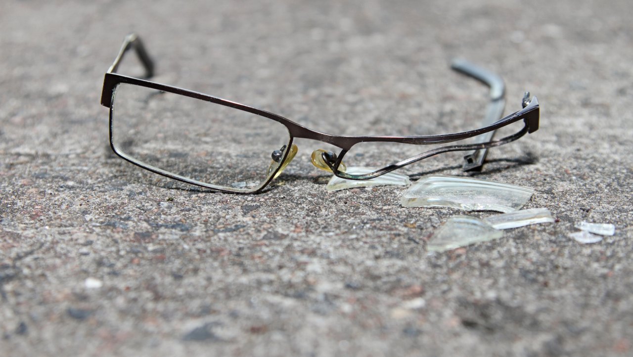 Niepozorne okulary sieją postrach wśród kobiet. Wkroczyła prokuratura