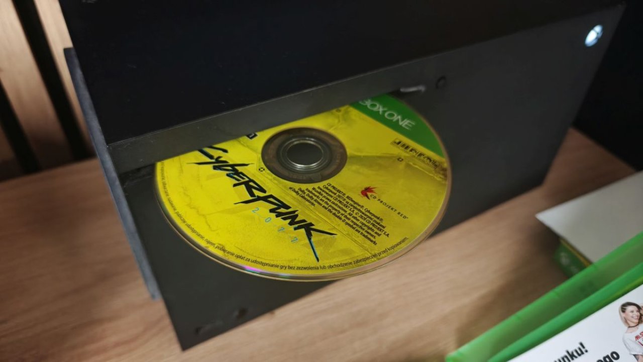 Sony rezygnuje z płyt. Microsoft właśnie pyta graczy, czy Xbox ma je zachować