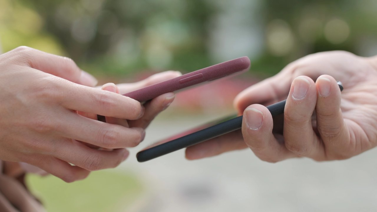 Badacz znalazł luki w telefonach. Producent znalazł problem z badaczem
