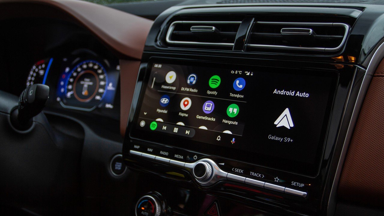 Android Auto jak socjalista. Masz drogi telefon, to masz problem