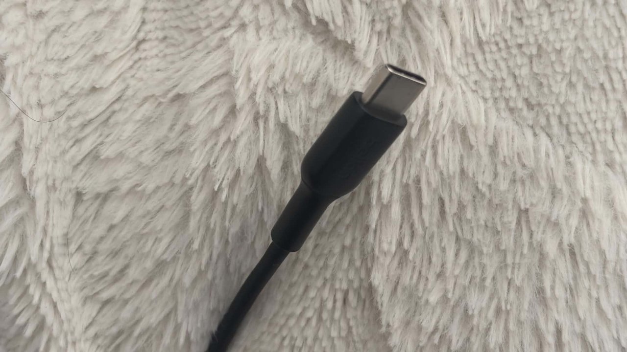 Ładuając telefon nagminnie popełniamy ten błąd. Eksperci wyjaśniają