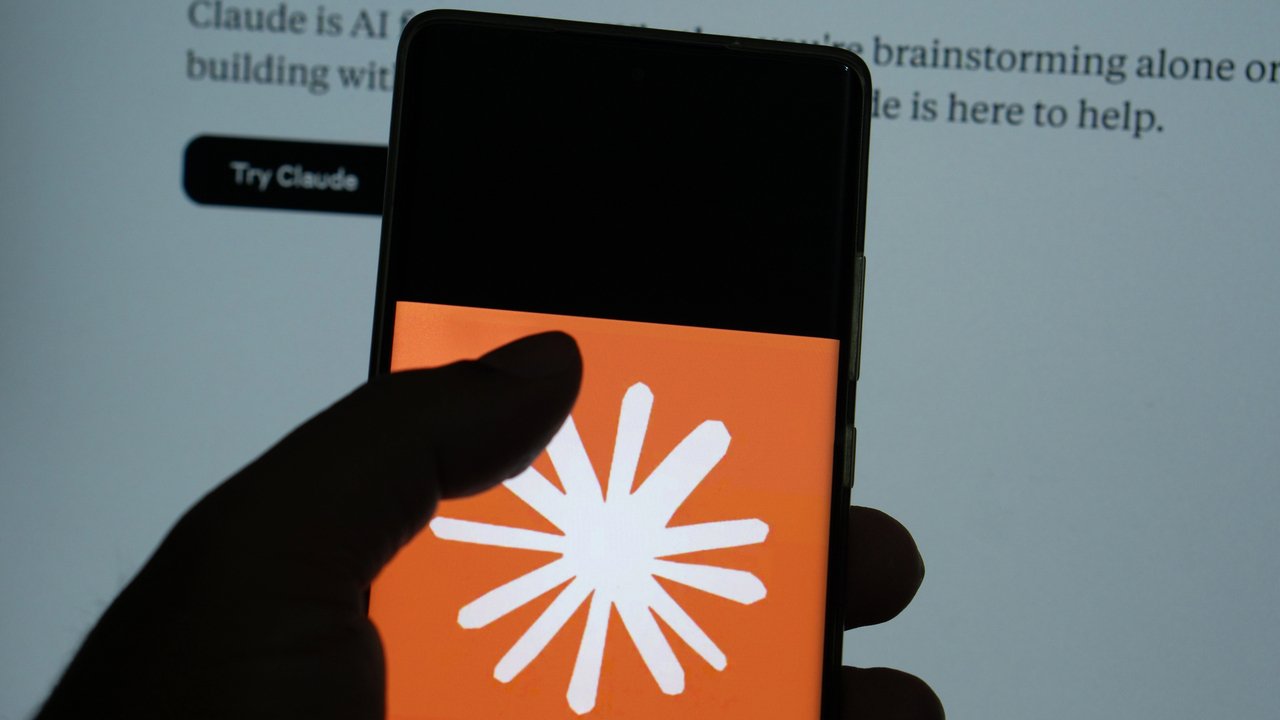 Mac grzał się do 112 stopni. Claude odkrył, co naprawdę robił komputer