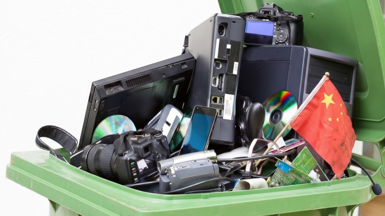 Kupujesz nowy telefon, a w środku używane części. Tak producenci oszczędzają