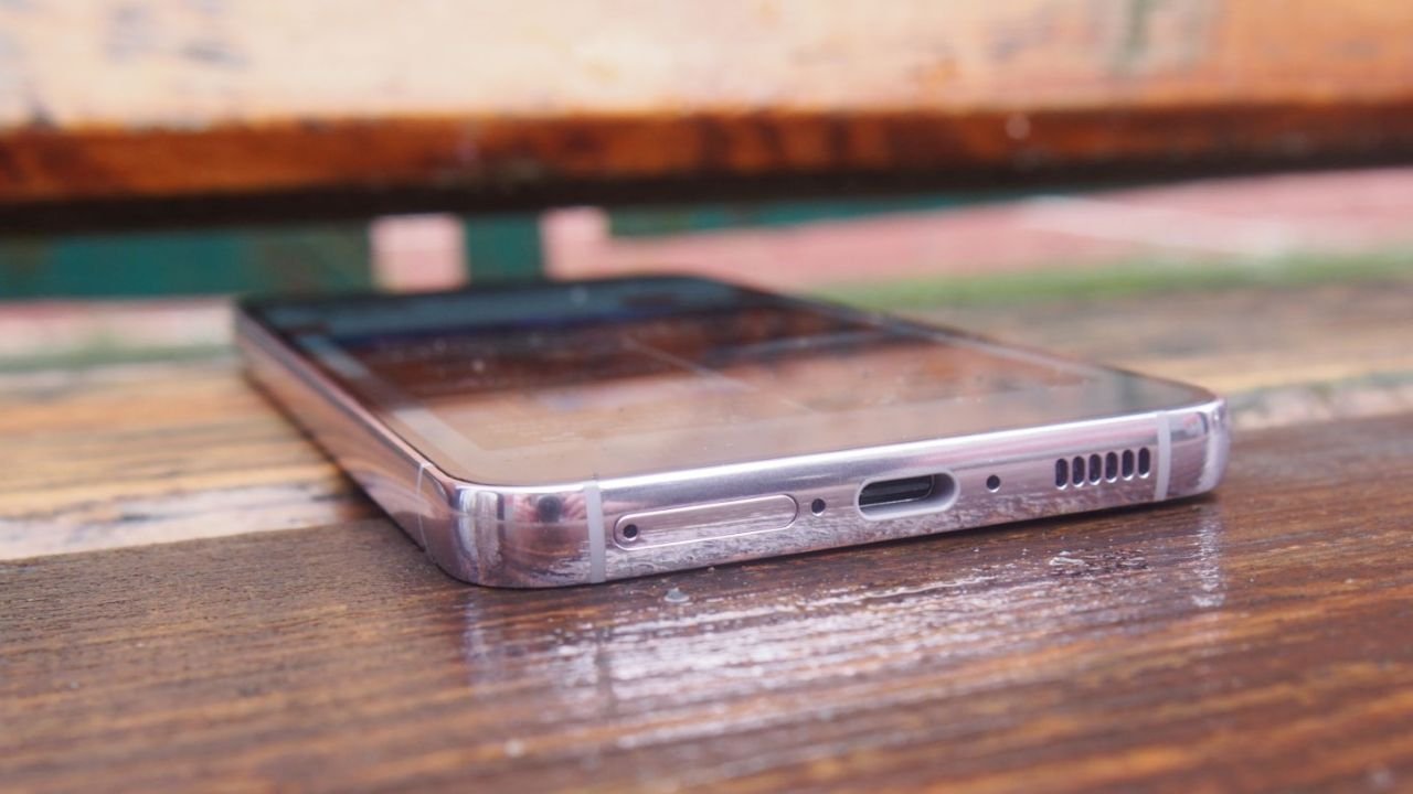 Nigdy nie rób tego z USB-C. Możesz nieodwracalnie uszkodzić telefon