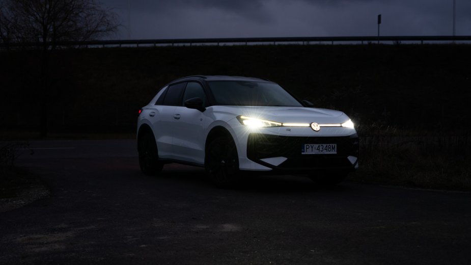Noc, a jazda prawie jak w dzień: reflektory matrycowe IQ.Light w Volkswagenie T-Roc