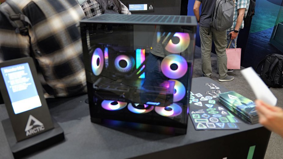Arctic na Computex 2026 - chłodzenia, obudowy i komputer pod biurko w jednym miejscu