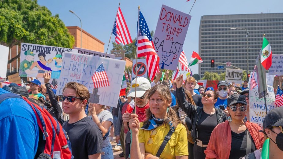 Republikanie wychodzą na ulice przeciwko centrom danych AI. Trump ma bunt na pokładzie