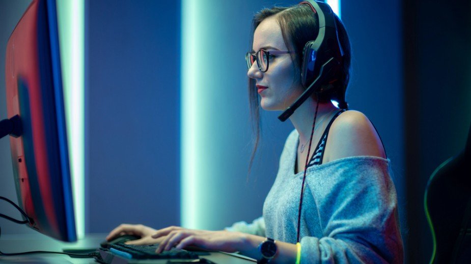 Fałszywe dziewczyny atakują graczy. Boty AI próbują wyłudzać pieniądze na Discordzie i OnlyFans