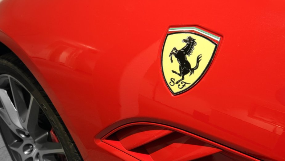 Ceny Dogecoina ruszyły w górę. Ferrari zaczęło przyjmować kolejne kryptowaluty