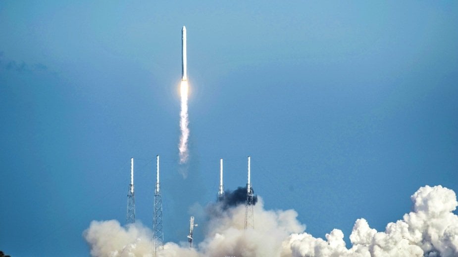 Elon Musk obniży orbitę satelitów Starlink. Opóźnienia w Diablo IV są zbyt duże