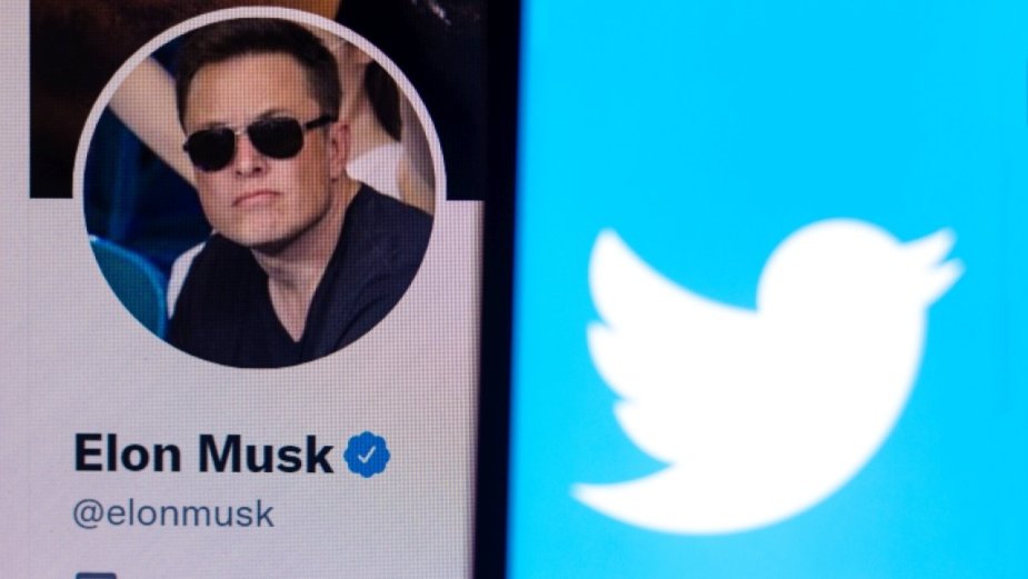 Elon Musk sam kupuje reklamy na swoim Twitterze