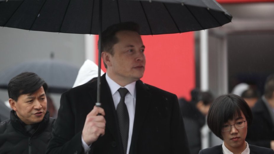 Elon Musk apeluje do pracowników Tesli: "Trzymajcie swoje akcje!"