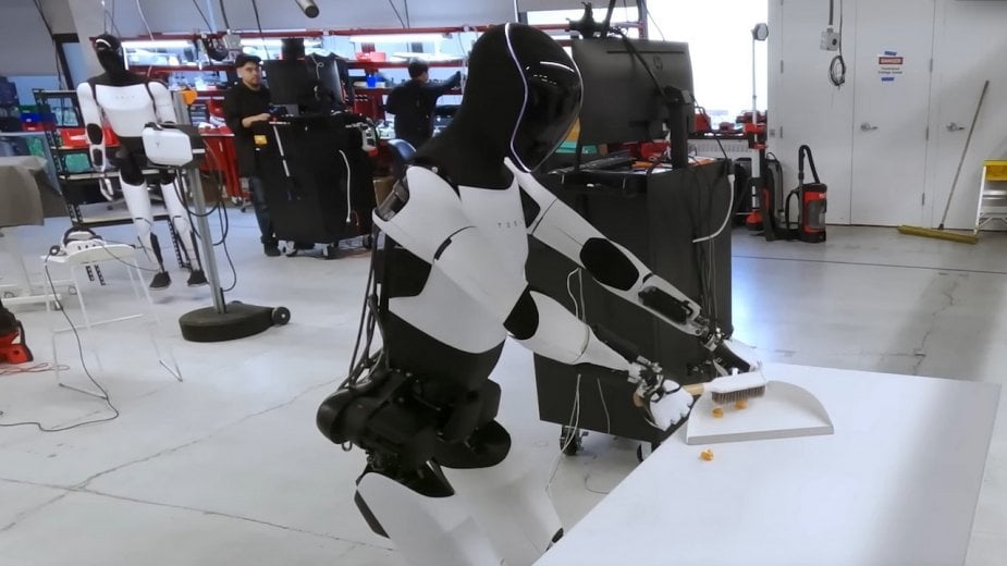 Plan Muska się wali. Roboty Tesli jednak nie nadają się do pracy w fabrykach? 